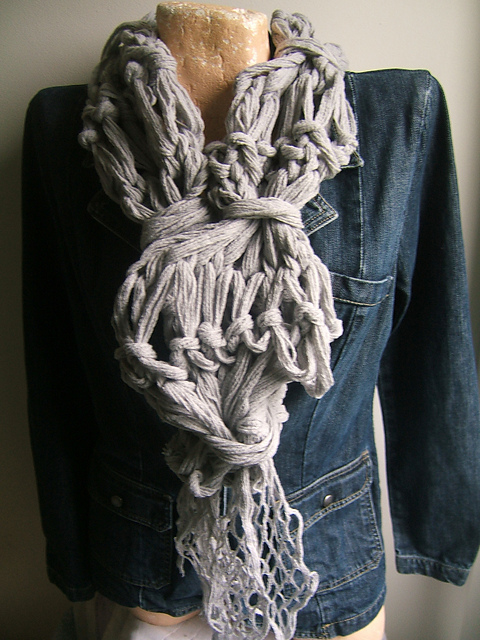 Lantern Neckwarmer with Cobweb Tassel