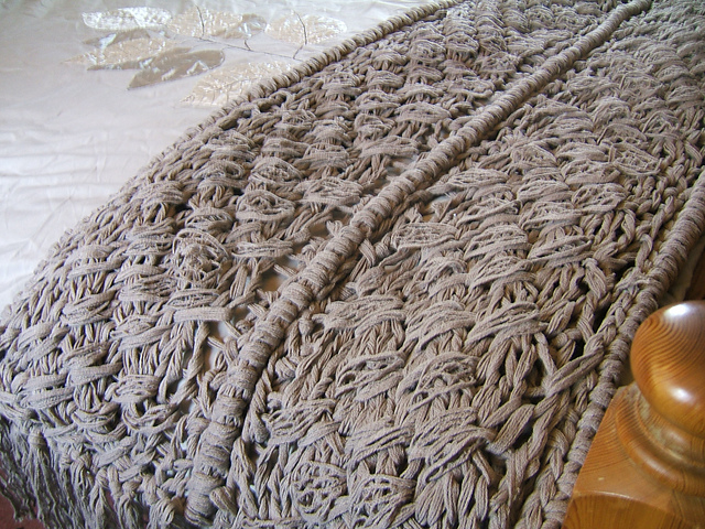 Henchild Bed Runner
