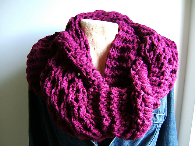 Giant Honeycomb Intertwined Cowl Effect Neckwarmer