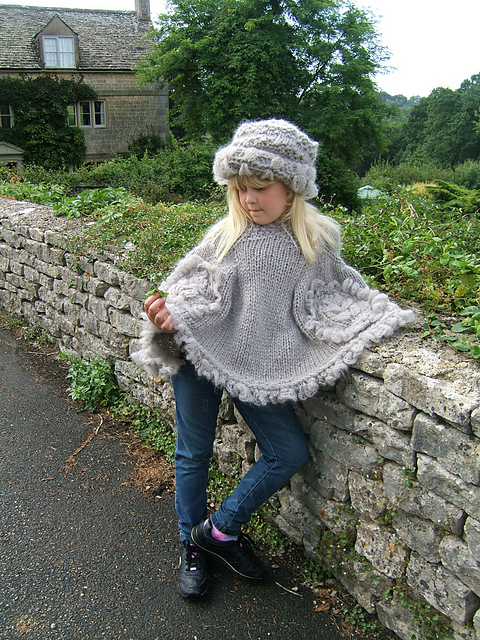 Rustic Leaf Throwover with Brimmed Hat