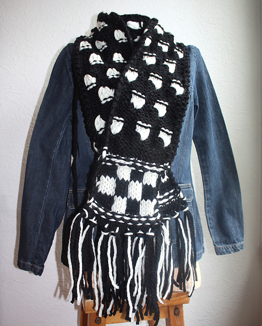 Retro Black and White Chunky Scarf