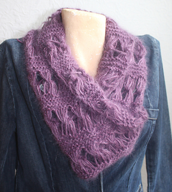 Cluster and Garter Stitch Neck Tie