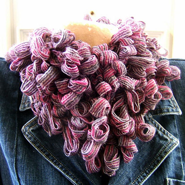 Ribbon Effect Loopy Necktie