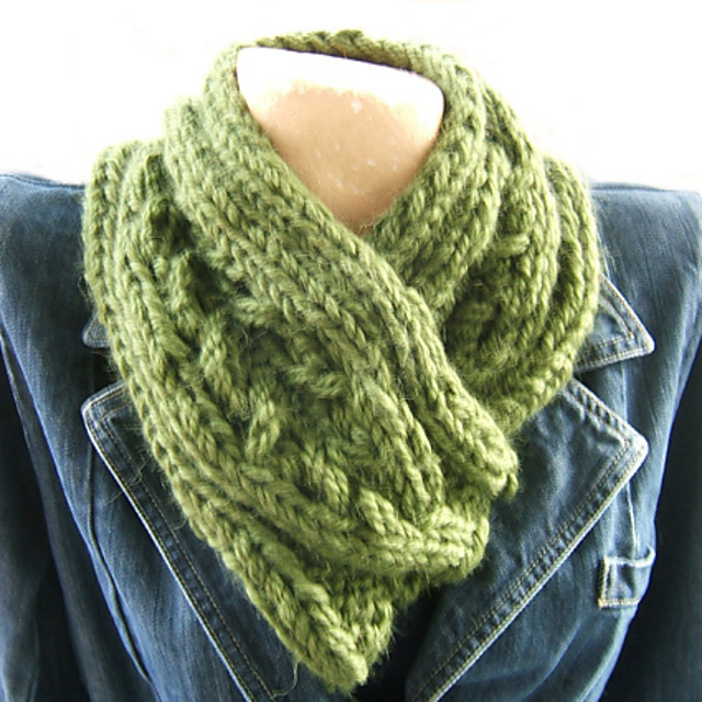 Rustic Leaf Reversable Neckwarmer