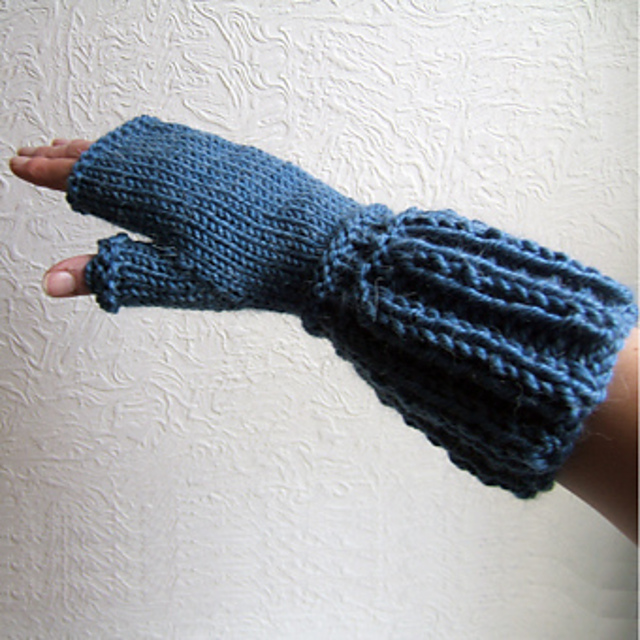 Elongated 2 x 2 Rib Fingerless Mittens