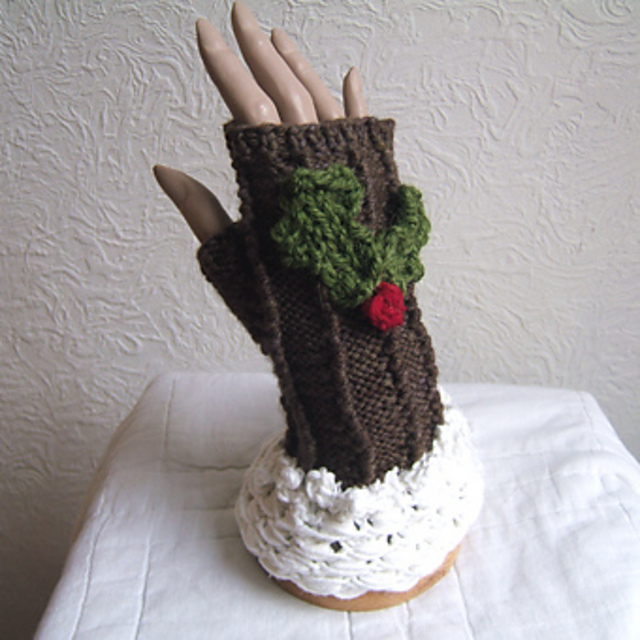 Christmas Pudding Fingerless Mittens