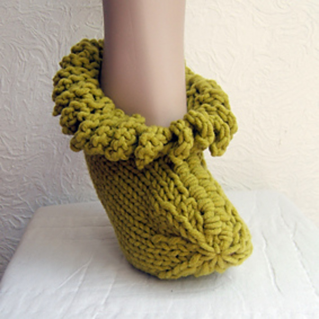 SCALE EDGED EASY KNIT SLIPPERS