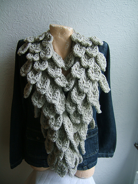 Leaf Tab Scarf