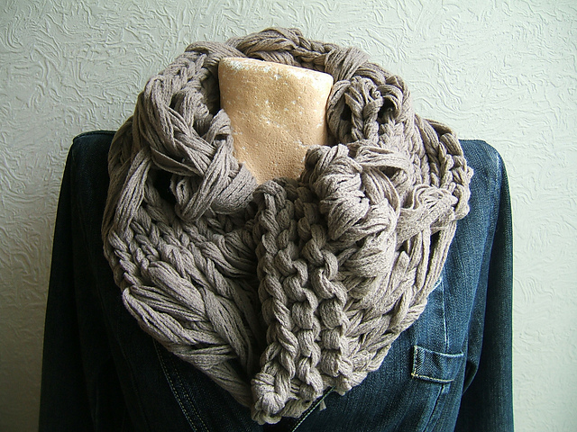 Easy Quick Knit Giant Criss Cross Ripple Cowl Effect Neckwarmer