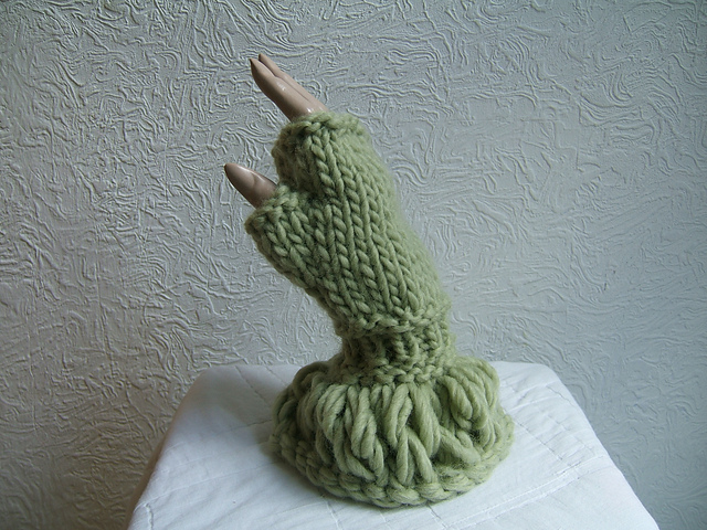 "Pine Needle" Fingerless Mittens