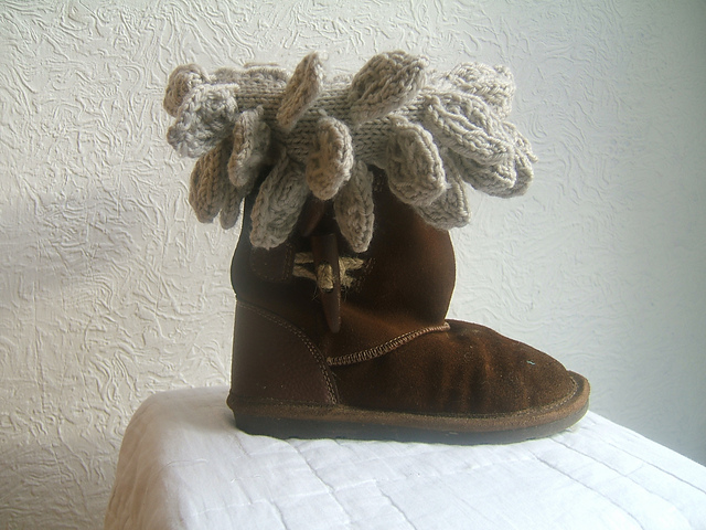 Leaf Tab Boot Slippers