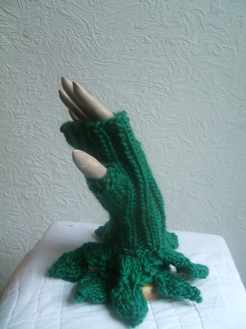 "Woodland" Oak Leaf Fingerless mittens