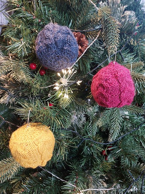Festive Cable Bauble