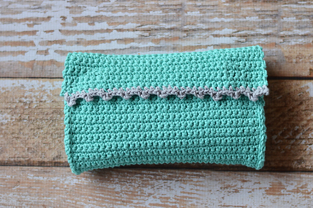 Everia Picot Clutch