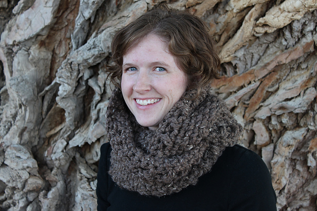 Criss Cross Cowl
