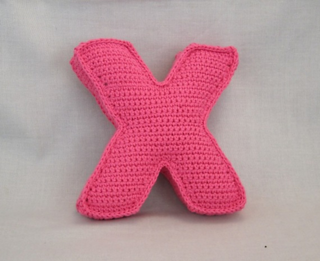 Ravelry: CAPITAL LETTER X pattern by Begoña Sanchez-Sauthier Berrojalbiz