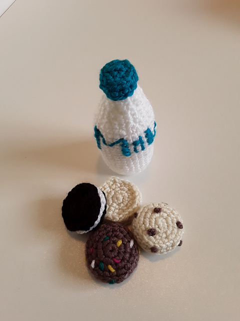Milk and Stackable/Stuffable Cookies