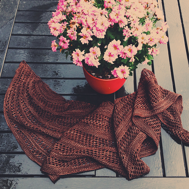 Tuulihaukka shawl