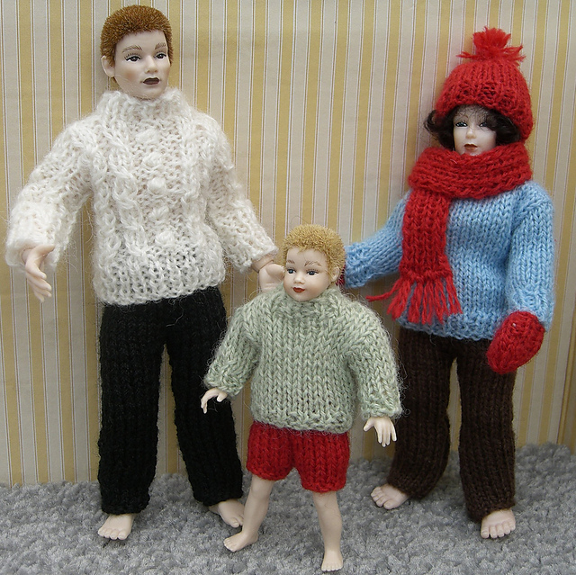 HMC9 Winter clothing for dolls in the dolls house