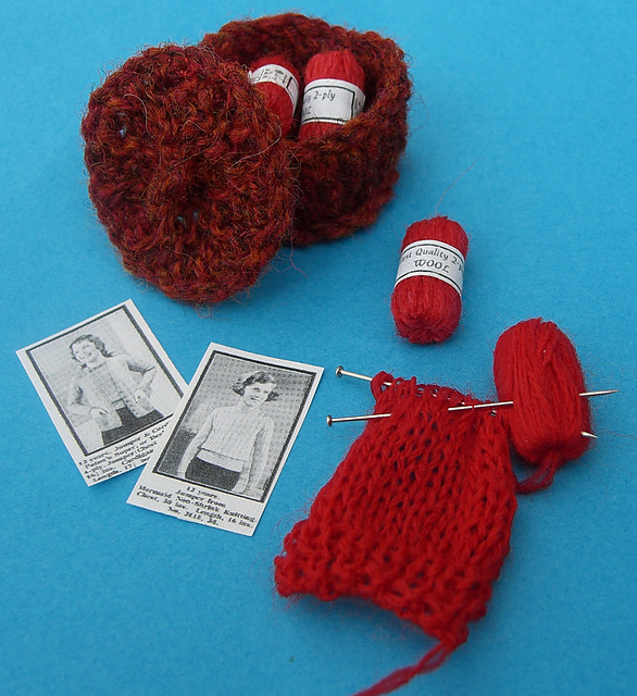 HMC48 Knitting basket for the dolls house