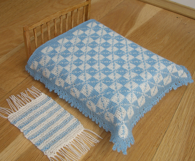 HMC55 Patterned bedspread for the dolls house