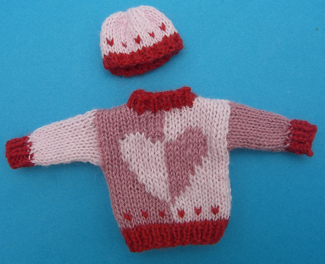 HMC60 Heart motif jumper for the dolls house
