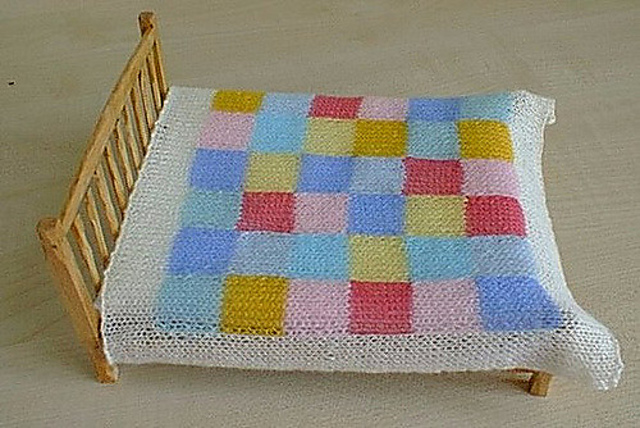 HMC4 Candy squares dolls house bedspread