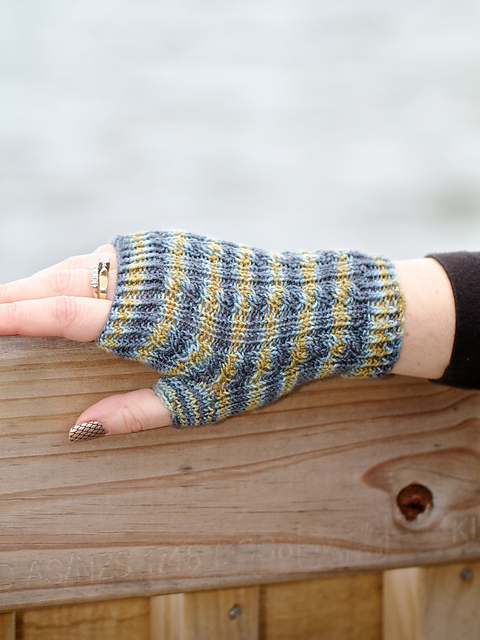 Classic Cabled Gloves