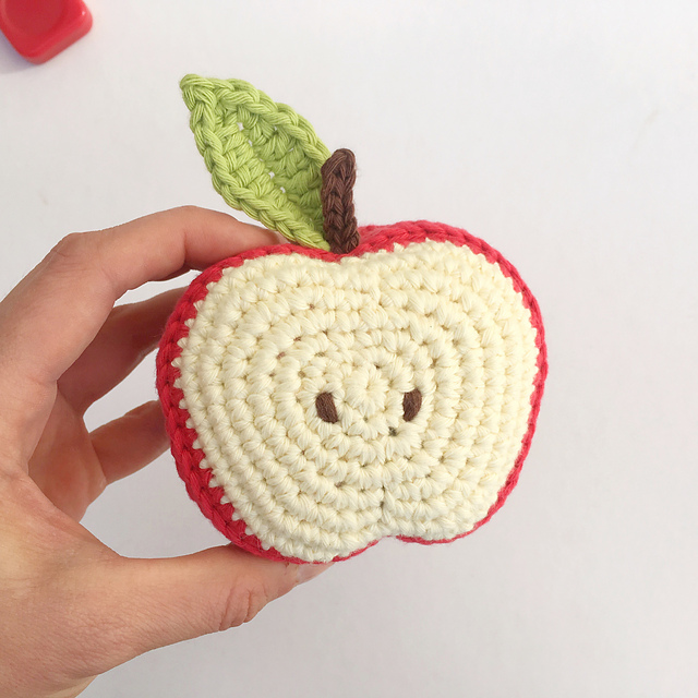 Baby Rattle - VitaminiXL - Apple
