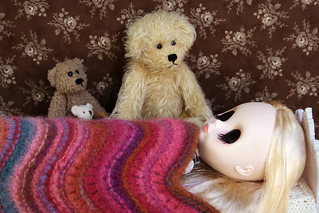 Snuggly felted blanket for Blythe dolls