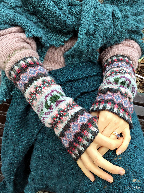 Bobby's Fair Isle Thistle Wristwarmers
