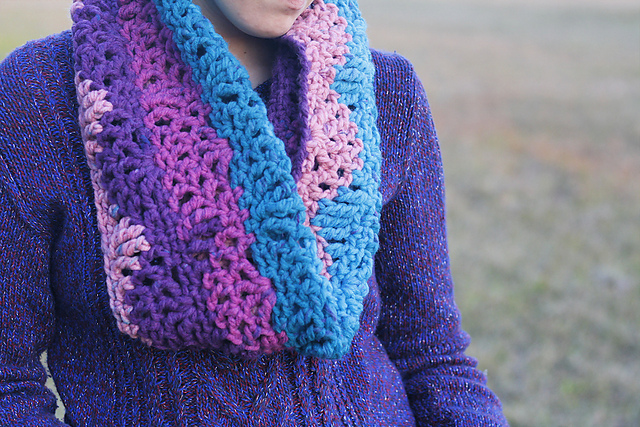 Chunky Cluster Lace Cowl