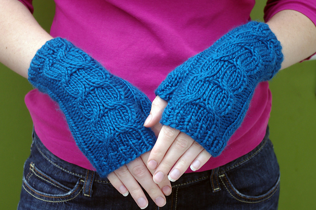 Horseshoe Cable Mitts
