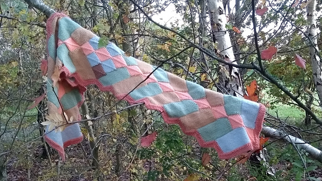 Zigzag squared scarf