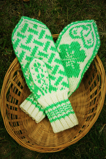 Saint Patrick Mittens