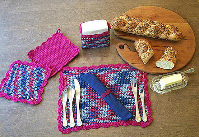 Shell Edged Kitchen Set