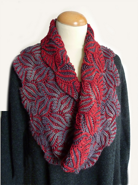 Damask Cowl