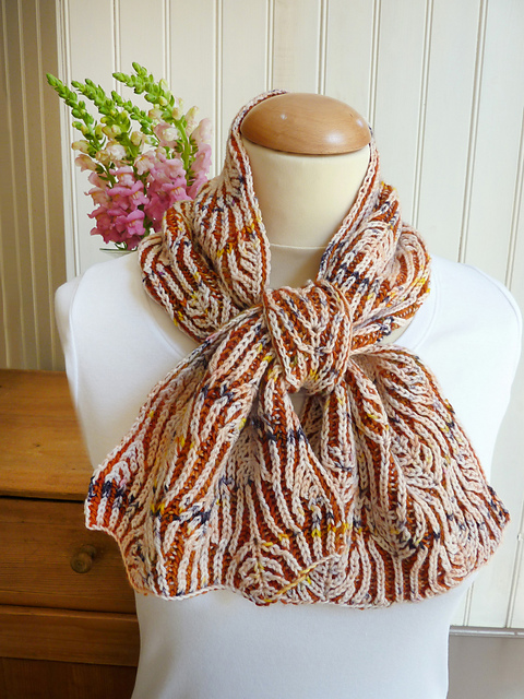 Happy Kittens Scarflet