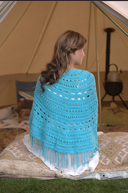 Sandy Fringed Shawlette