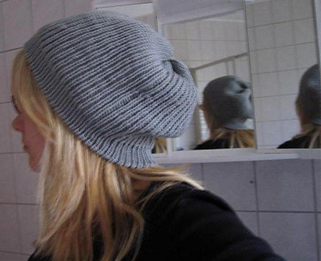 # 31 Hat / Patentmütze