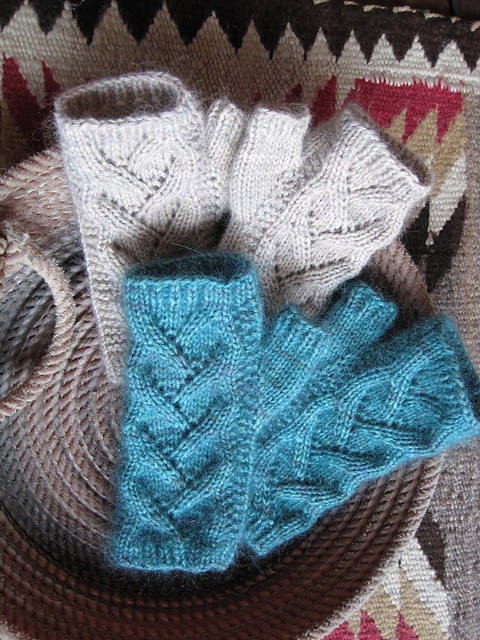 Vine Cashmere Gloves