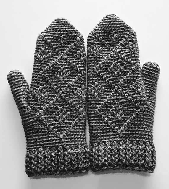Spiraling mittens