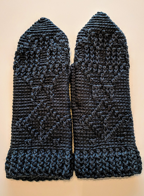 Spiraling mittens