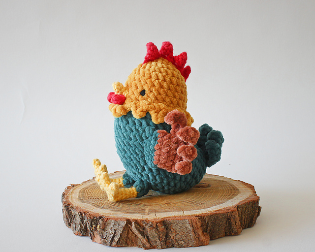 Russel, the plush crochet rooster