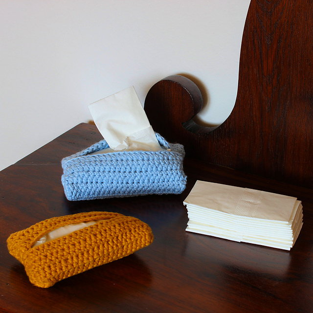 Crochet pocket tissue holder