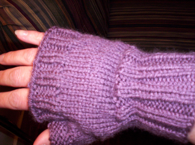 Any Idiot Can Make These Fingerless Gloves