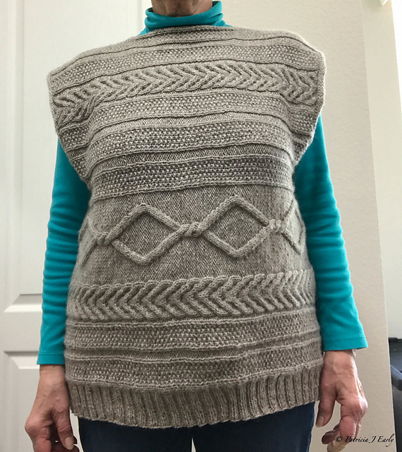 2352 Oversized Cabled Pullover