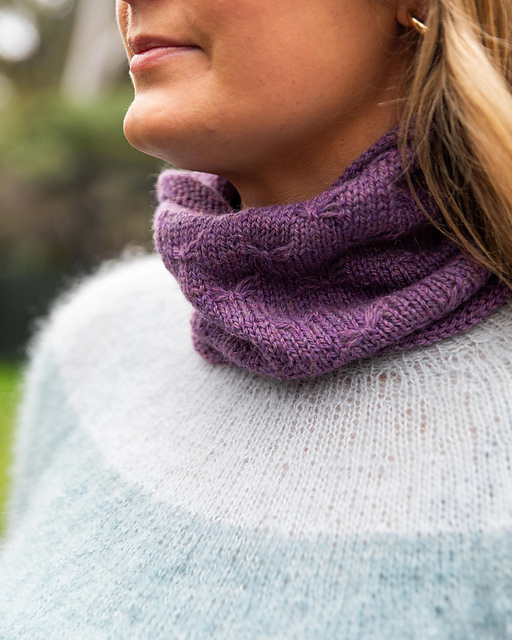 PT 8748 The Bailey Bows Cowl