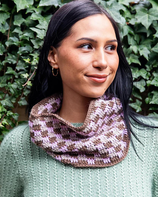Checkerboard Cowl
