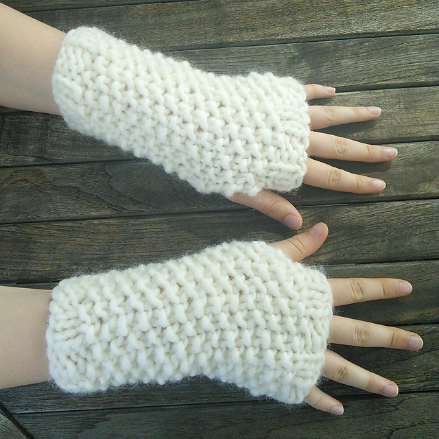 Cosy seed stitch wrist warmers